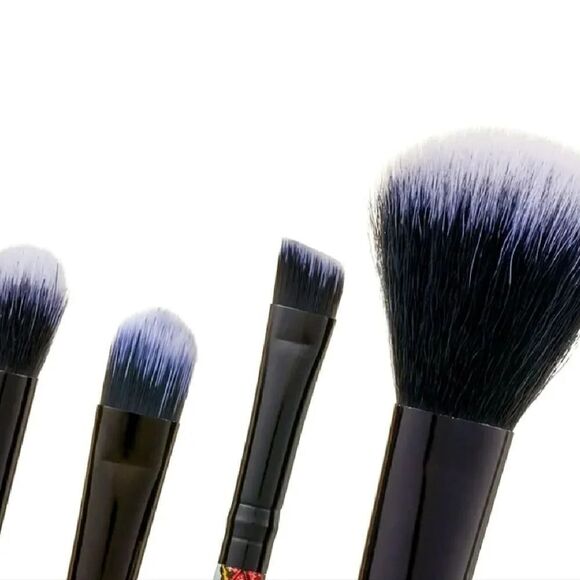 Netflix STRANGER THINGS MakeUp Brushes And Lipgloss Set NWT - Picture 9 of 14